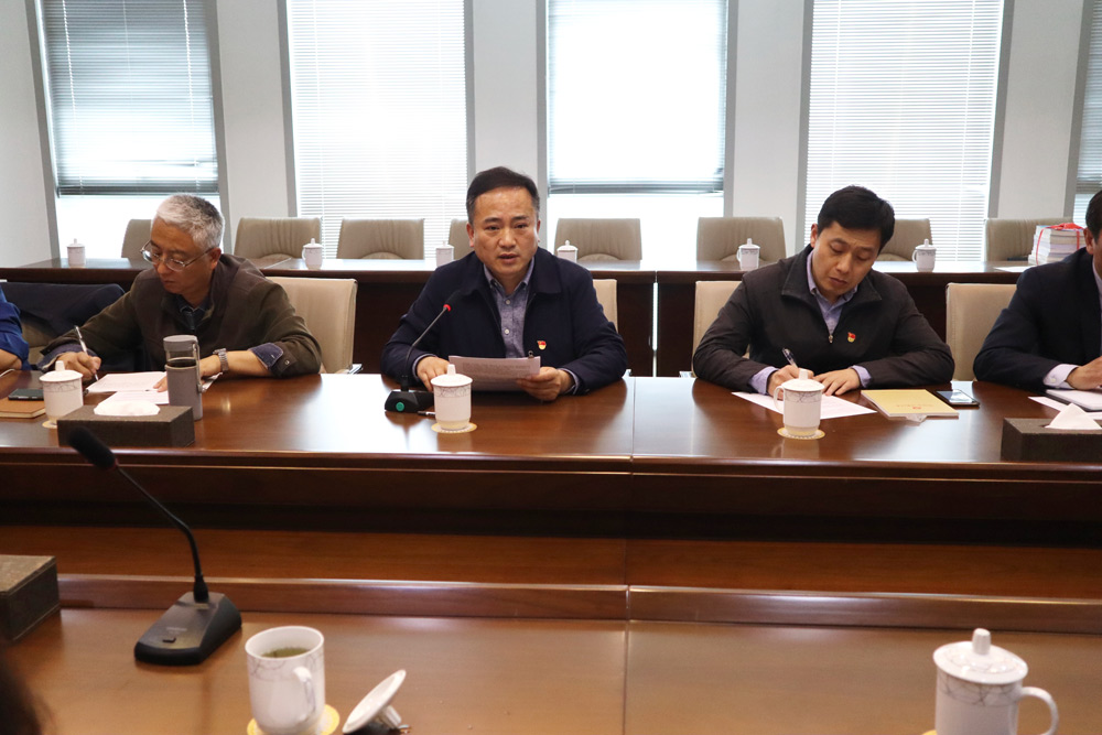4月23日下午，地产集团党总支在华城科技广场四楼会议室召开全体党员大会，会议由党总支书记徐刚主持。